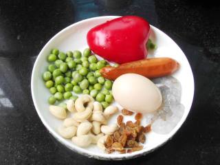 菠萝炒饭的做法步骤：1