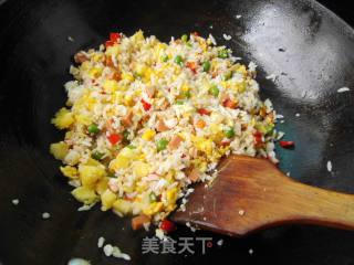 菠萝炒饭的做法步骤：8
