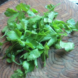 芹菜煎饼的做法步骤：1