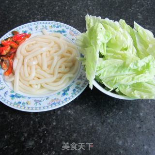 白菜炒粉的做法步骤：1