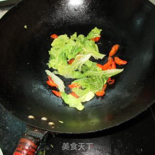 白菜炒粉的做法步骤：2