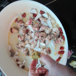 芹菜香芋炒鸡腿肉的做法步骤：4
