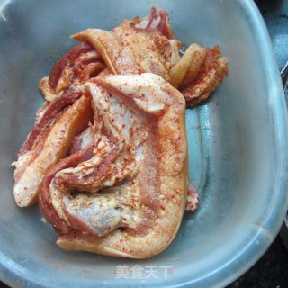 熏烤麻辣孜然腊肉的做法步骤：4