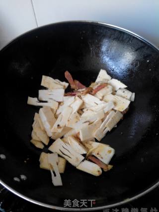 咸肉春笋的做法步骤：2