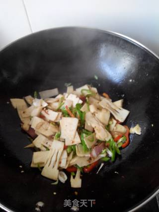 咸肉春笋的做法步骤：3