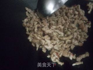 五彩炒肉丝的做法步骤：5