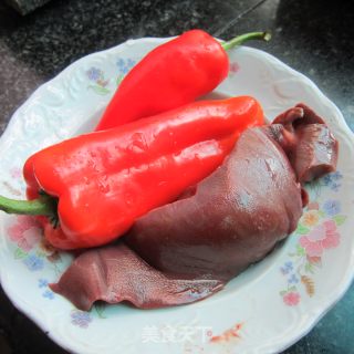 爆炒猪肝的做法步骤：1
