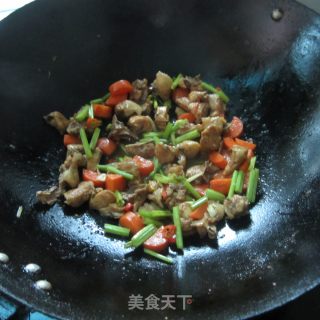 红萝卜炒鸡丁的做法步骤：8