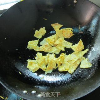 芹菜炒蛋的做法步骤：4