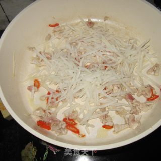 白萝卜丝炒肉的做法步骤：4
