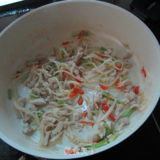 白萝卜丝炒肉的做法步骤：9