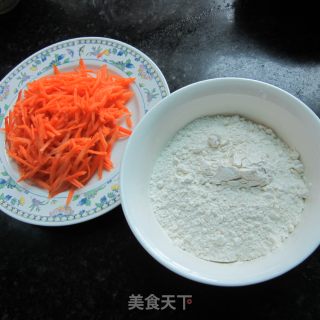 红萝卜煎饼的做法步骤：1