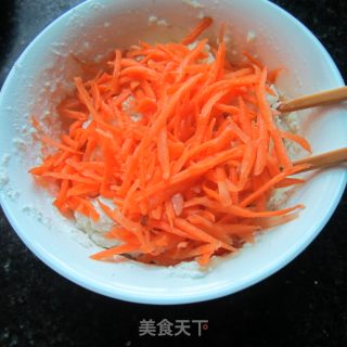 红萝卜煎饼的做法步骤：3