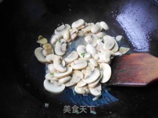 彩椒炒口蘑的做法步骤：8