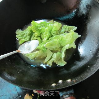 高汤白菜煮粉的做法步骤：3