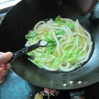 高汤白菜煮粉的做法步骤：6
