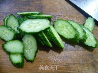 青瓜拌蛏子的做法步骤：3