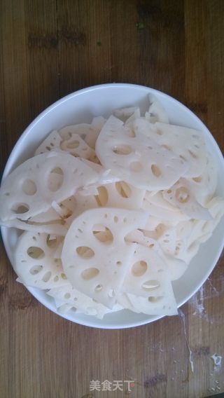 酸辣藕片-湖北人爱吃的藕的做法步骤：2