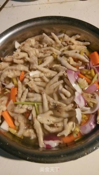 泡椒凤爪的做法步骤：1