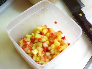 菠萝火腿炒饭的做法步骤：2