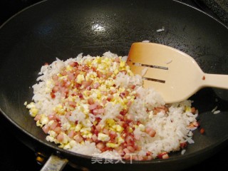菠萝火腿炒饭的做法步骤：7