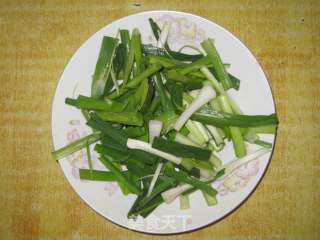 青蒜炒鸡丝的做法步骤：1