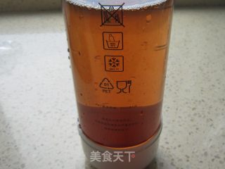 简易苏打水的做法步骤：2