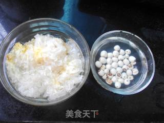 养颜甜品---紫薯银耳莲子羹的做法步骤：2