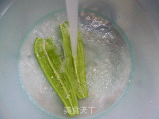 青椒香干炒酸菜的做法步骤：2