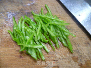 青椒香干炒酸菜的做法步骤：3
