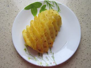 菠萝苏打水的做法步骤：1