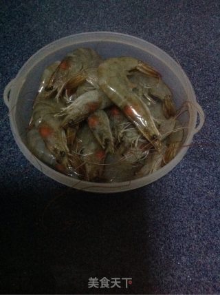 酥脆椒盐虾的做法步骤：1