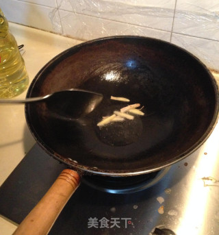 90后家庭煮男 笋干红烧肉 春季美味开始的第一道菜的做法步骤：3