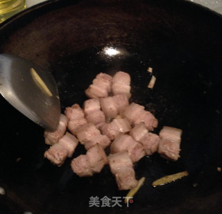 90后家庭煮男 笋干红烧肉 春季美味开始的第一道菜的做法步骤：5