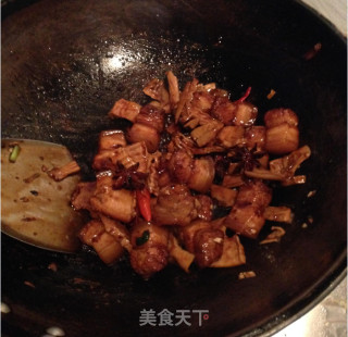 90后家庭煮男 笋干红烧肉 春季美味开始的第一道菜的做法步骤：7