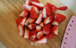 草莓果酱的做法步骤：2