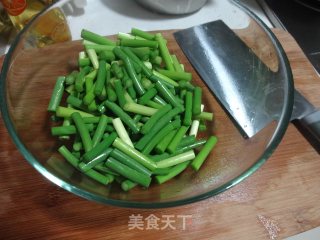 蒜台炒肉的做法步骤：3