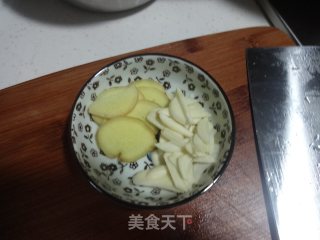蒜台炒肉的做法步骤：4