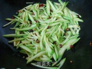泡菜炒西葫芦的做法步骤：6