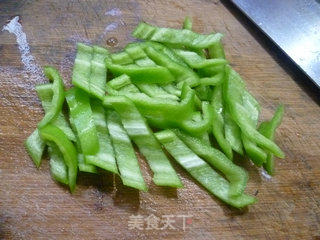 青椒香菇炒五花肉的做法步骤：3