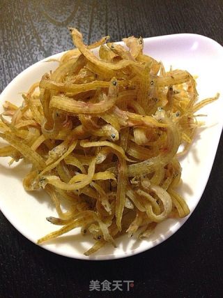 香辣银鱼干的做法步骤：1