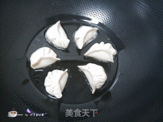 烫面水煎饺的做法步骤：11