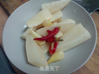 酸萝卜炒鸡胗的做法步骤：2