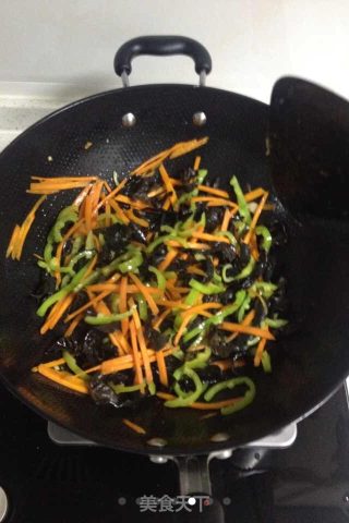 鱼香肉丝的做法步骤：5