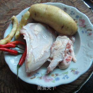 土豆鸡丁的做法步骤：1