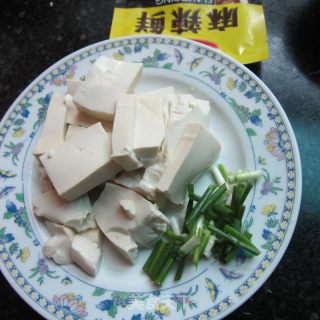 麻婆豆腐的做法步骤：1