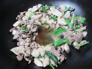 杏鲍菇炒肉的做法步骤：10