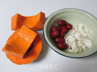 南瓜百合汤的做法步骤：1