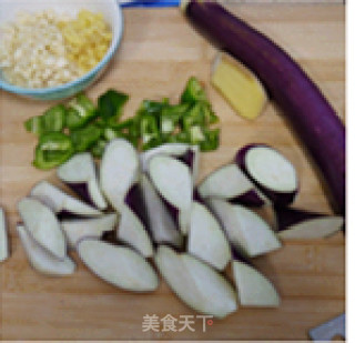 蒜香扑鼻【烧茄子】的做法步骤：2