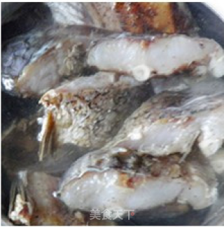 【蒸腊鱼】--------蒸出来的美味的做法步骤：2